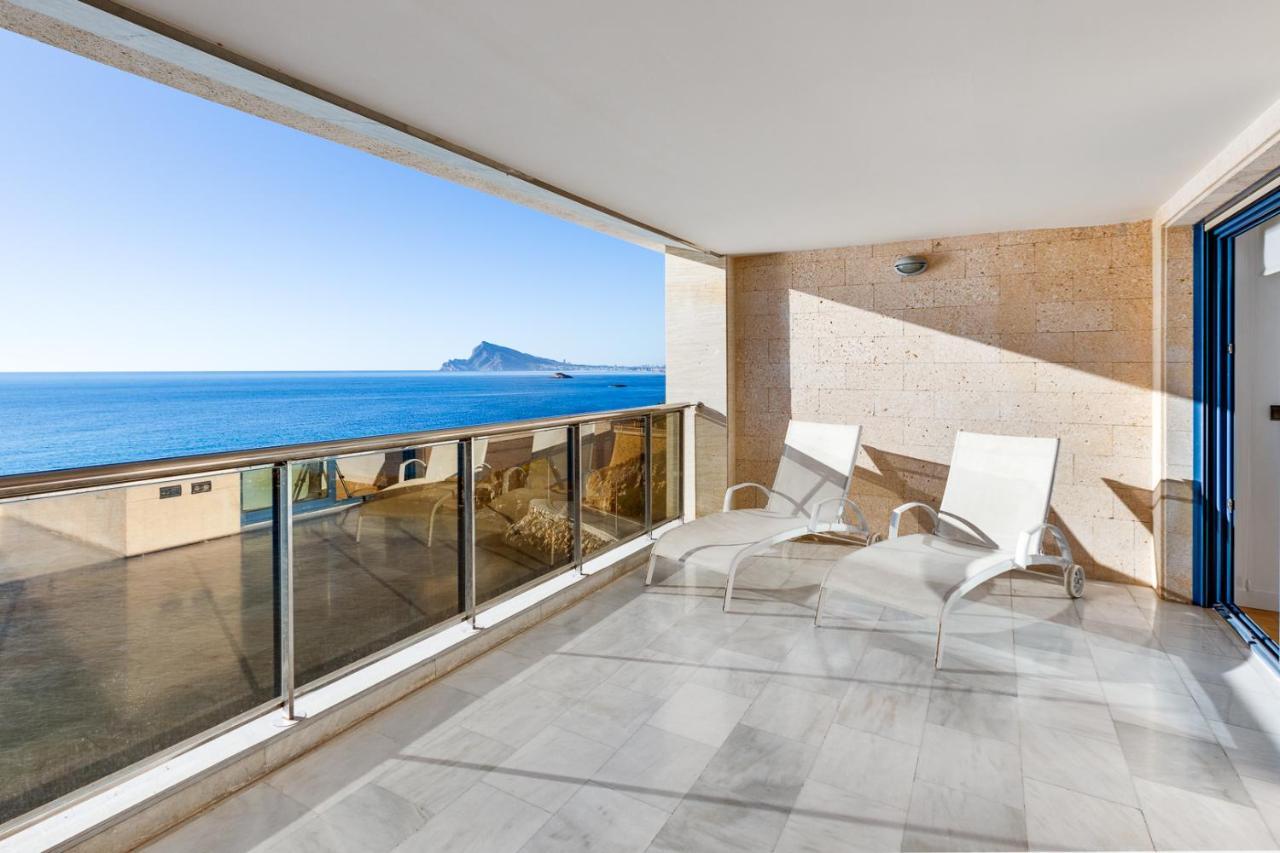 1St Line Mascarat Beach - Solarium Terrace & Pool 알테아 외부 사진