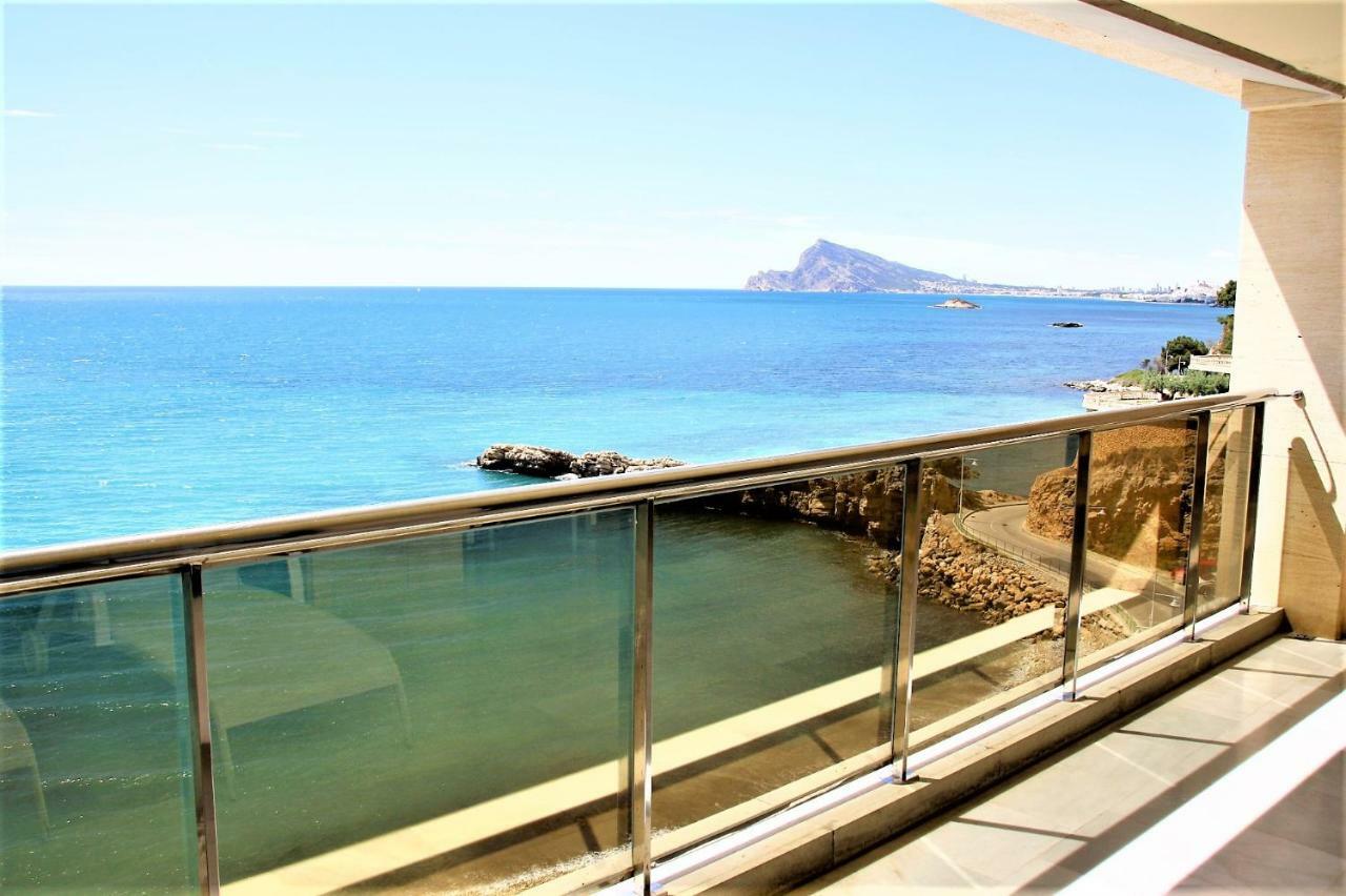 1St Line Mascarat Beach - Solarium Terrace & Pool 알테아 외부 사진